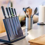 Daire Alpine Black Pearl - Modern & Stylish By Inspiringplaces *